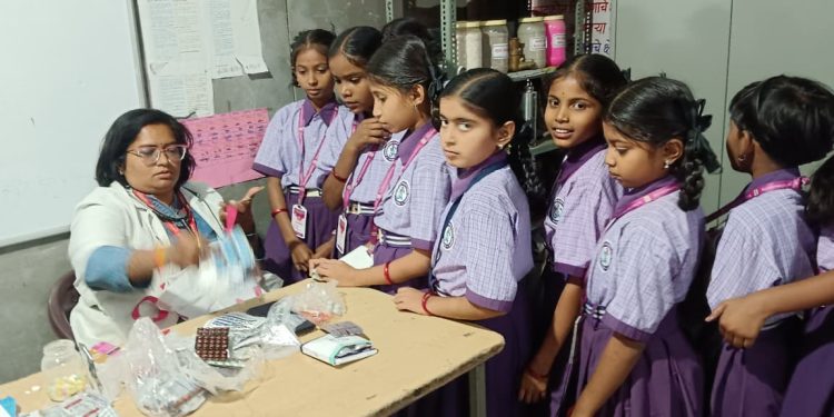 श्रीमती निर्मलाताई ठोकळ विद्यालयात विद्यार्थ्यांची वार्षिक आरोग्य तपासणी यशस्वीपणे पार